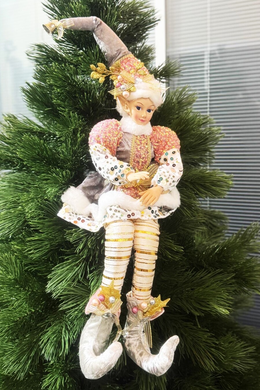 Beysüs Yılbaşı Ağacı Süsü Lüks Oturan Elf Figürü Kukuletalı – Premium Koleksiyon - 1