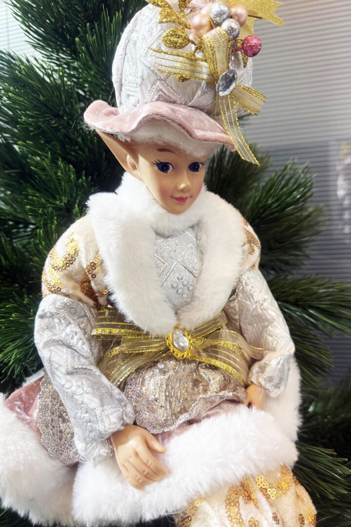 Beysüs Yılbaşı Ağacı Süsü Lüks Oturan Elf Figürü Şapkalı – Premium Koleksiyon - Beysüs