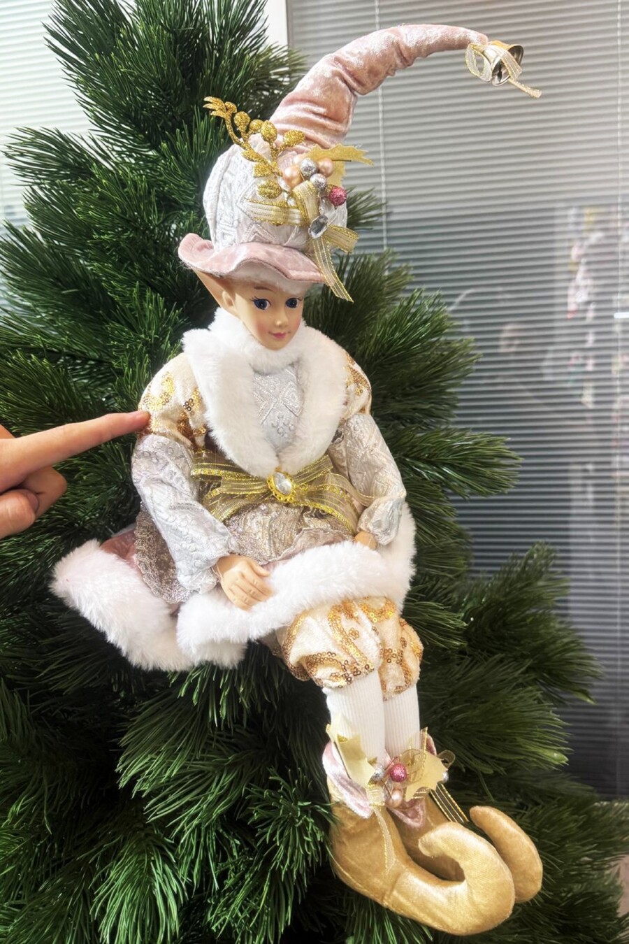 Beysüs Yılbaşı Ağacı Süsü Lüks Oturan Elf Figürü Şapkalı – Premium Koleksiyon - 4