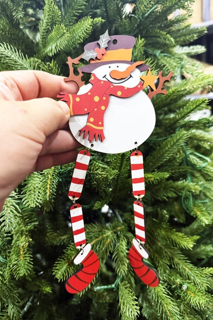 Beysüs Yılbaşı Ağacı Süsü Sallanan Bacaklı Ahşap Kardan Adam 27 cm - 3