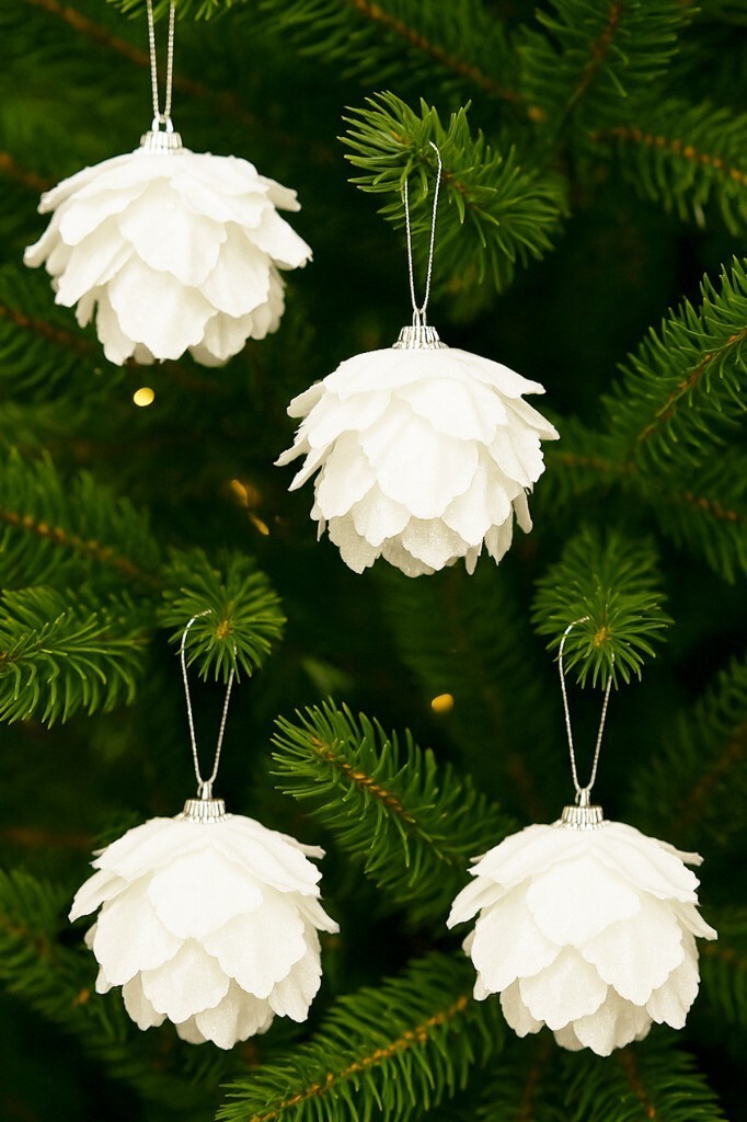 Beysüs Yılbaşı Çam Ağacı Süsü Çiçek Beyaz 4 Lü 6 cm - Beysüs