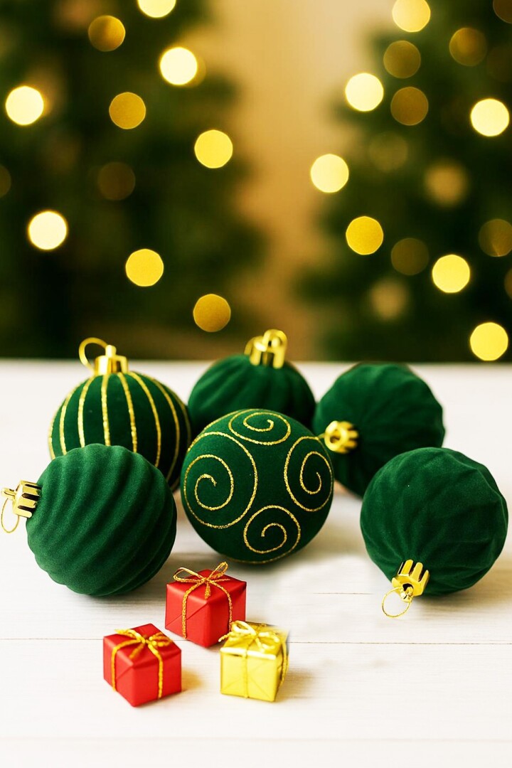 Beysüs Yılbaşı Çam Ağacı Süsü Kadife Yeşil Top 8 cm 6’lı - Beysüs