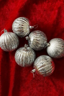 Beysüs Yılbaşı Çam Ağacı Süsü Pullu Gümüş Top 8 cm 6’lı - 1