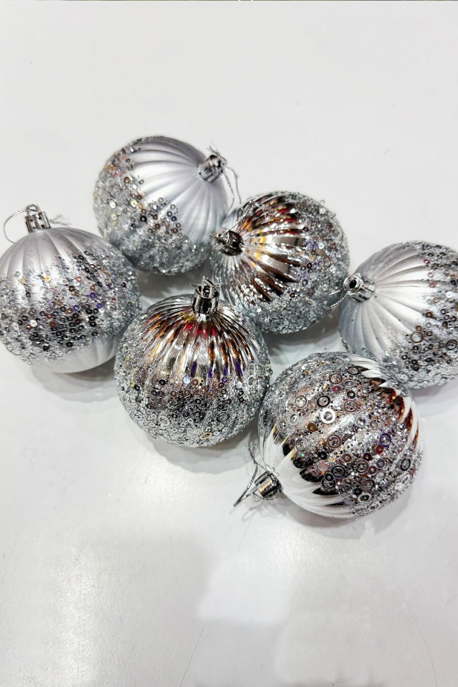 Beysüs Yılbaşı Çam Ağacı Süsü Pullu Gümüş Top 8 cm 6’lı - 3