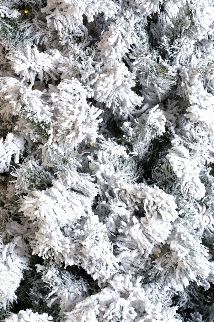 Beysüs Yılbaşı Çam Ağacı Yoğun Karlı Kendinden Işıklı Lüks Seri 180 cm 577 Dal Lumitella 424 - 3