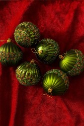 Beysüs Yılbaşı Çam Ağacı Süsü Pullu Yeşil Top 8 cm 6’lı - Beysüs