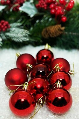 Beysüs Yılbaşı Çam Ağacı Süsü Parlak Özel Kırmızı Holiday Cici Top 6 cm 9'lu - 3